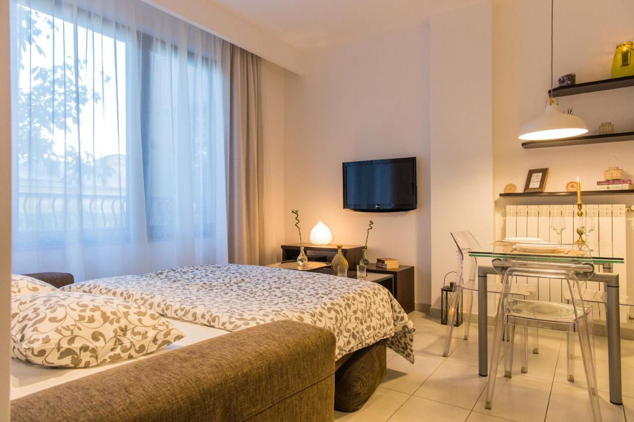 One Love Metropolitan Apartment Bukarest Exterior foto
